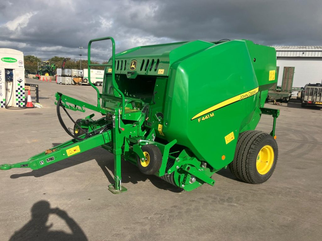 John Deere F441M