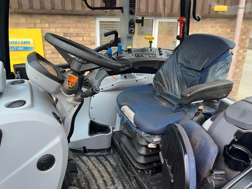 New Holland T5.120 Electro Command Tractor