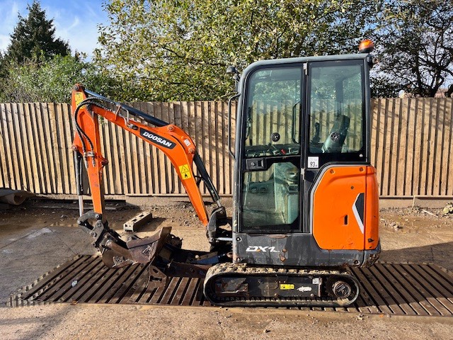 DOOSAN DX 19