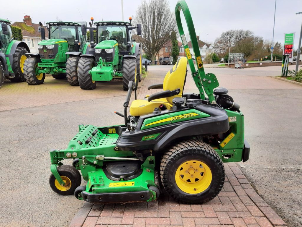 John Deere Z950R zero turn mower