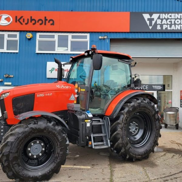 EX DEMO KUBOTA M6142