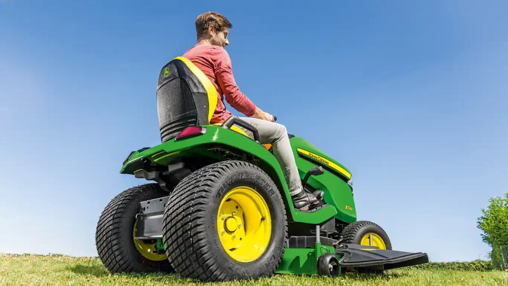 John Deere X590 Ride-on Lawnmower