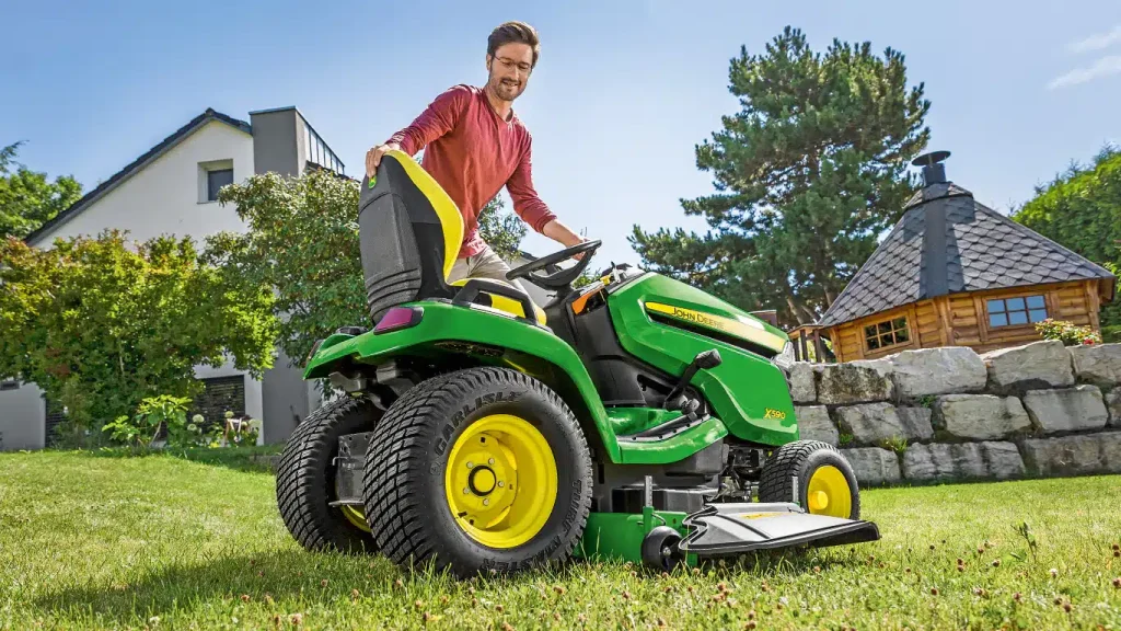 John Deere X590 Ride-on Lawnmower