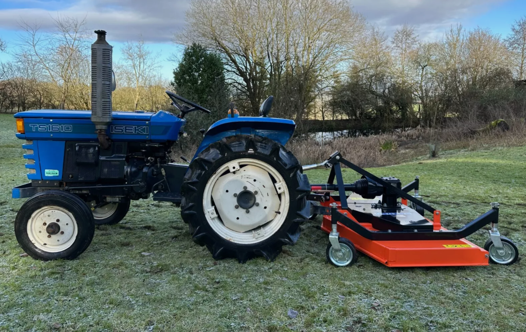 ISEKI TS1610 2WD compact tractor & new 5ft finishing mower