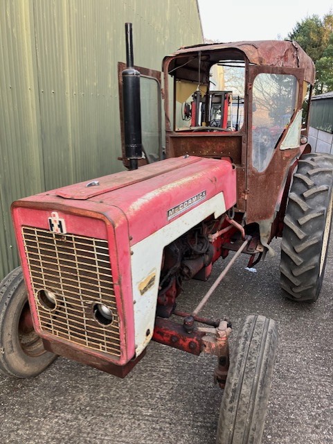 IH 276 tractor