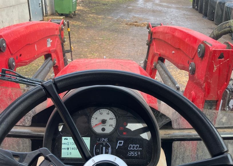 Massey Ferguson 5711M CAB Tractor