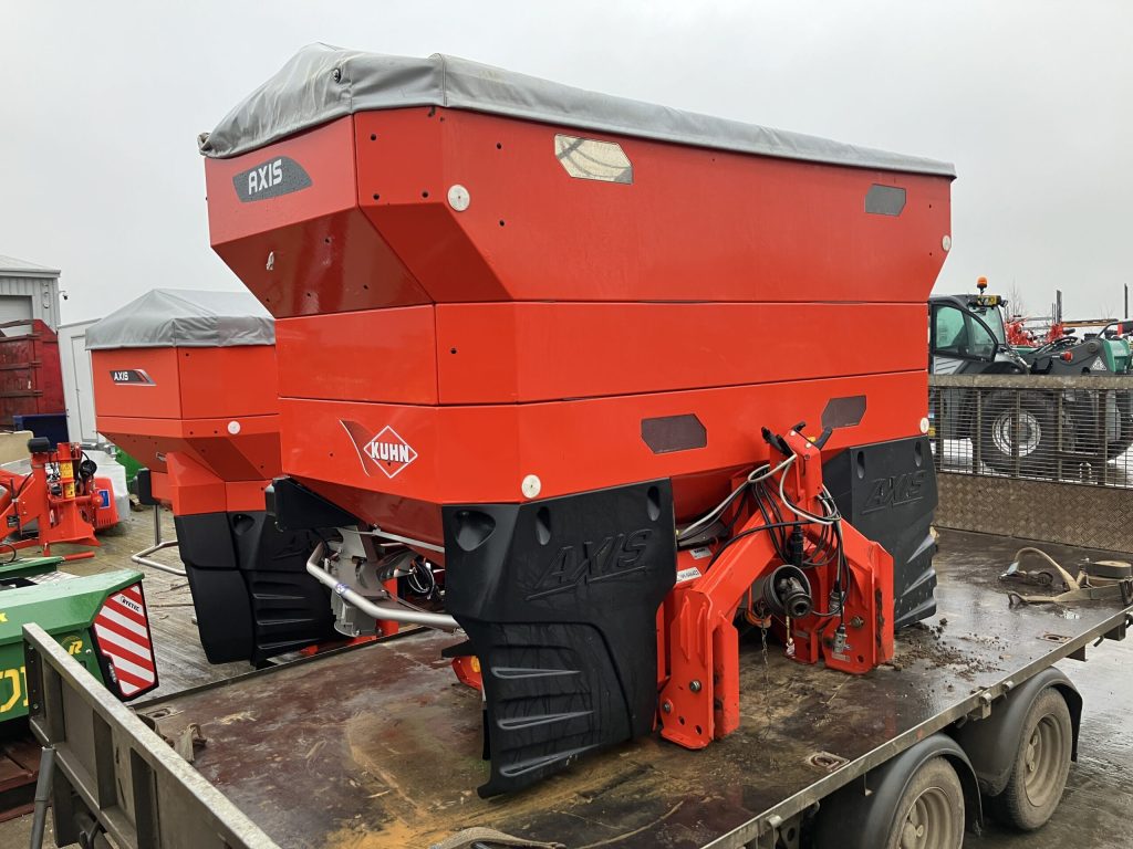 Kuhn Axis 40.2 M-EMC-W Fertiliser Spreader