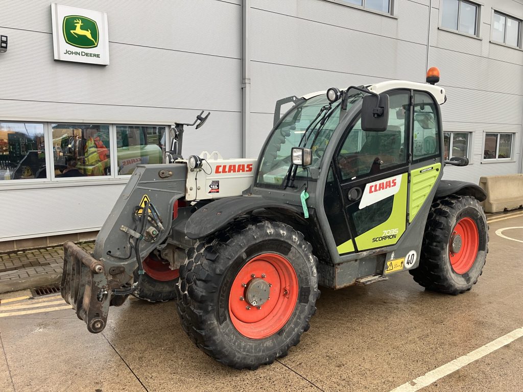 Claas Scorpion 7035