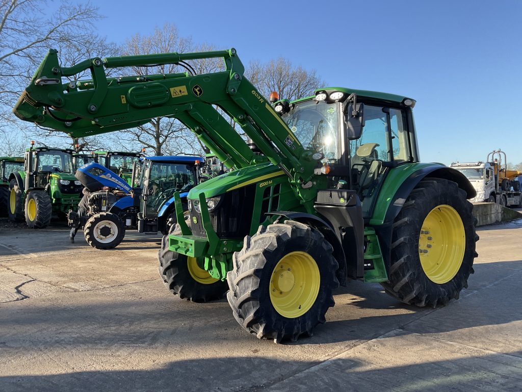 JOHN DEERE 6120M