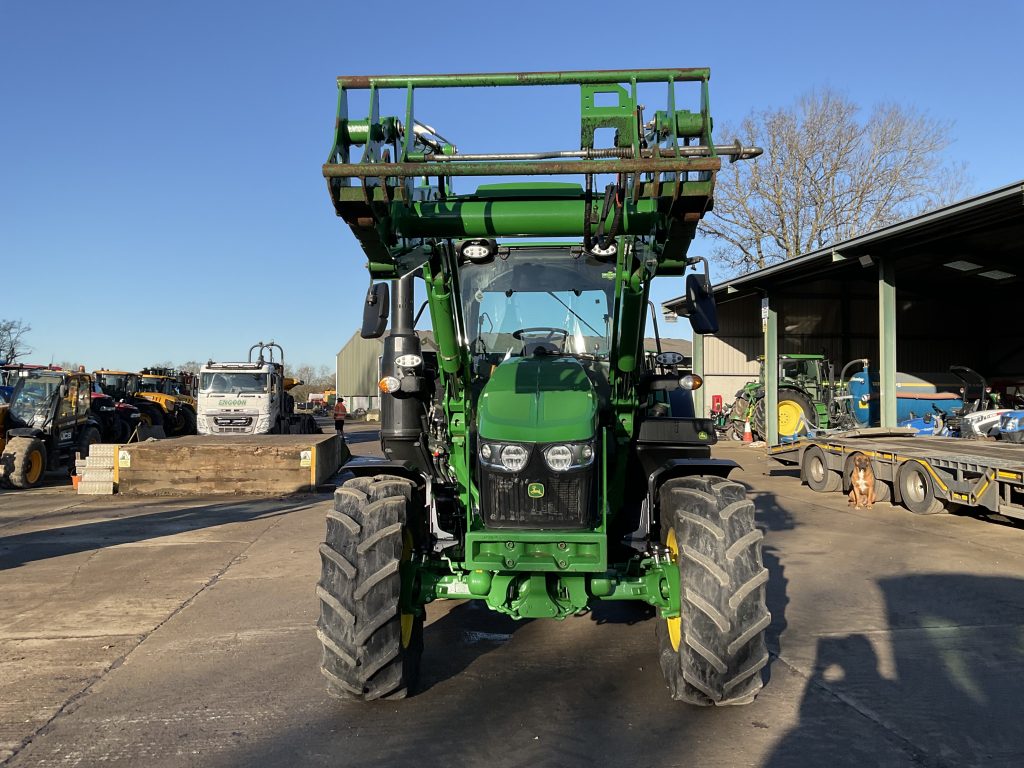 JOHN DEERE 6120M