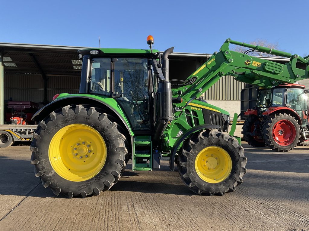 JOHN DEERE 6120M