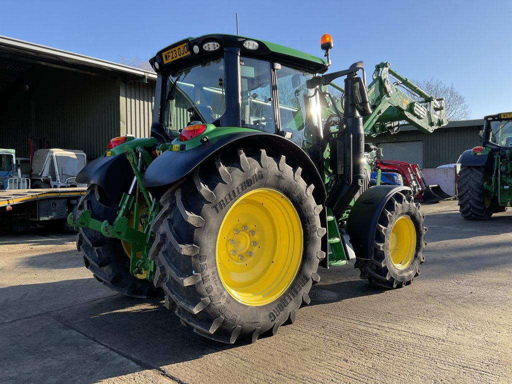 JOHN DEERE 6120M