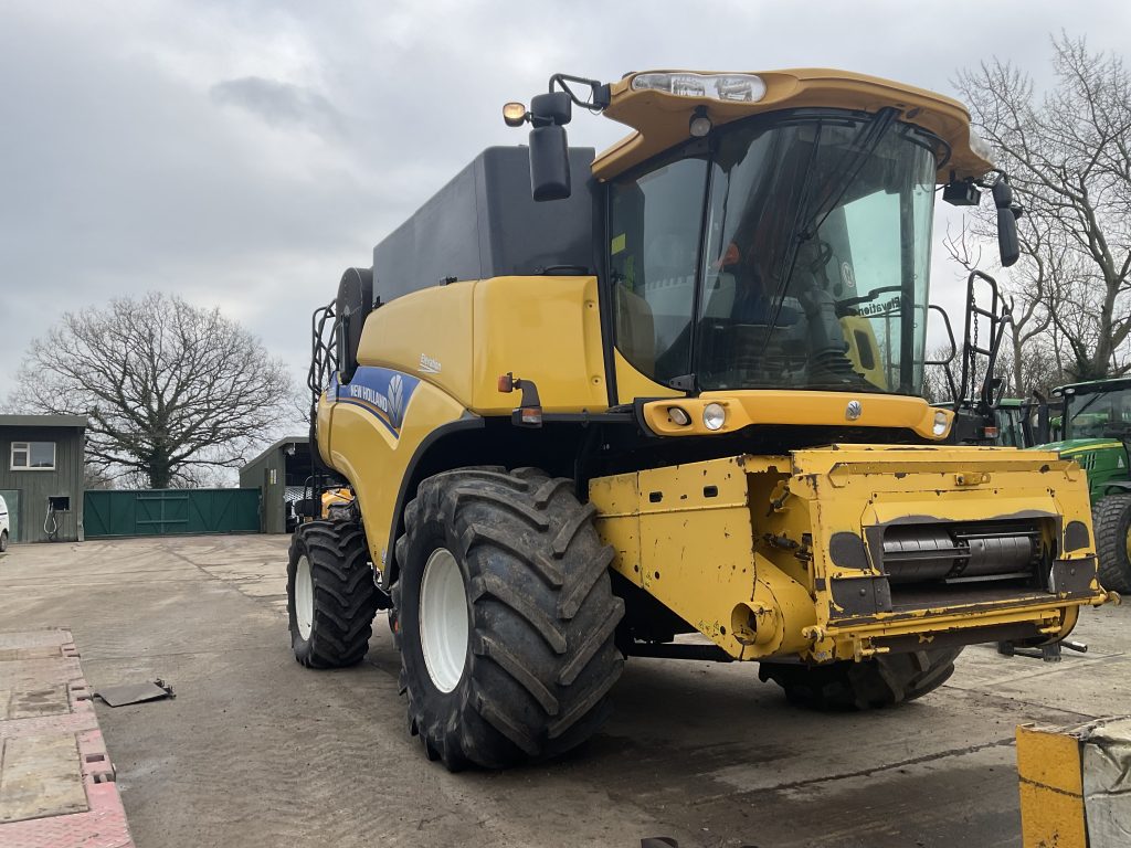 NEW HOLLAND CR9080 ELEVATION