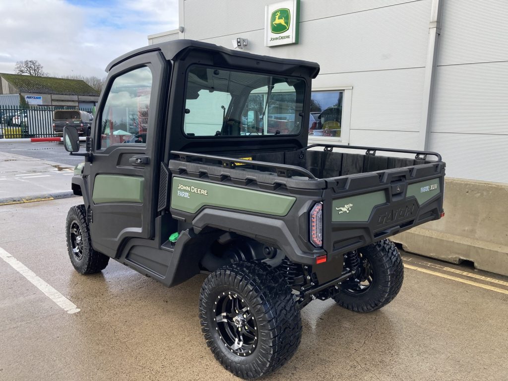 John Deere XUV875M Gator