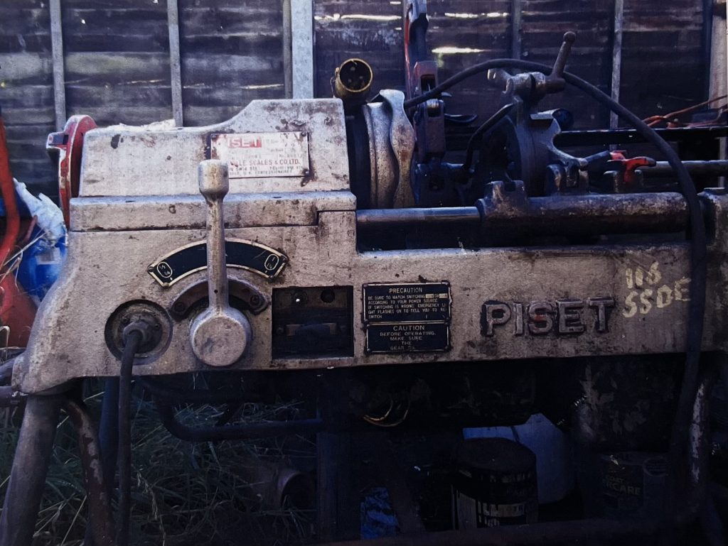 Piset pipe threading machine