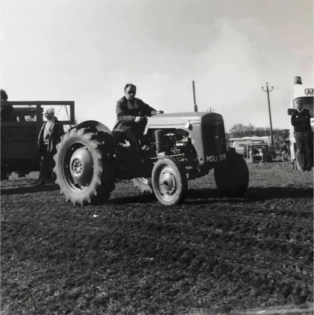 Massey Ferguson reg number MSU 515