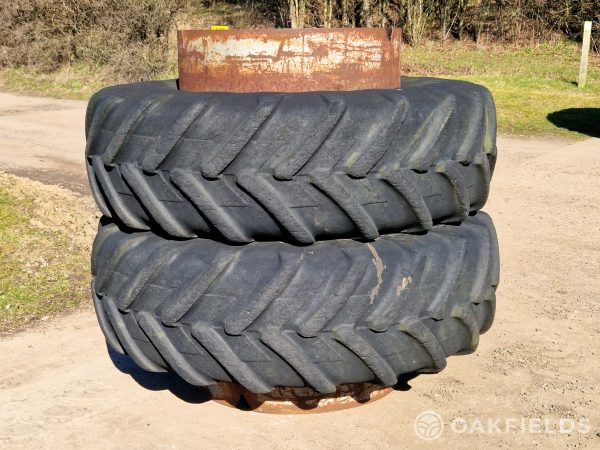 Stocks 20.8 X 38 Dual Wheels