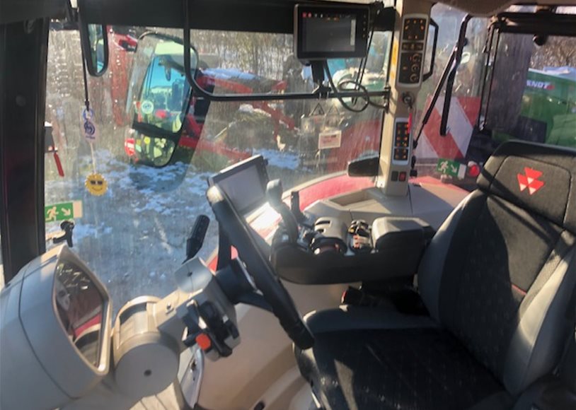 Massey Ferguson 8740SEXDV Tractor