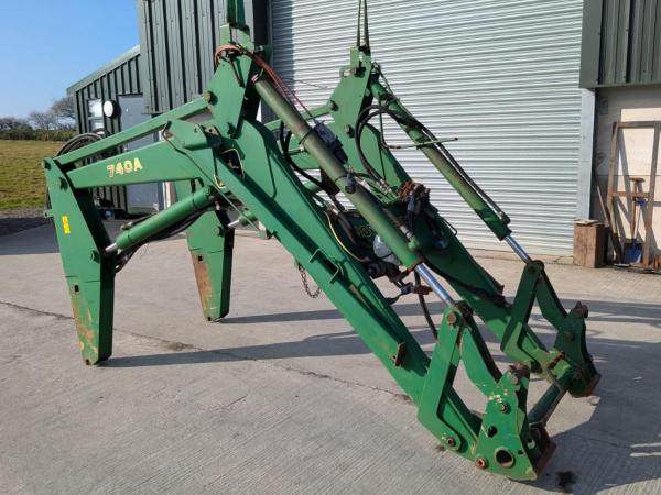 JOHN DEERE 740A LOADER
