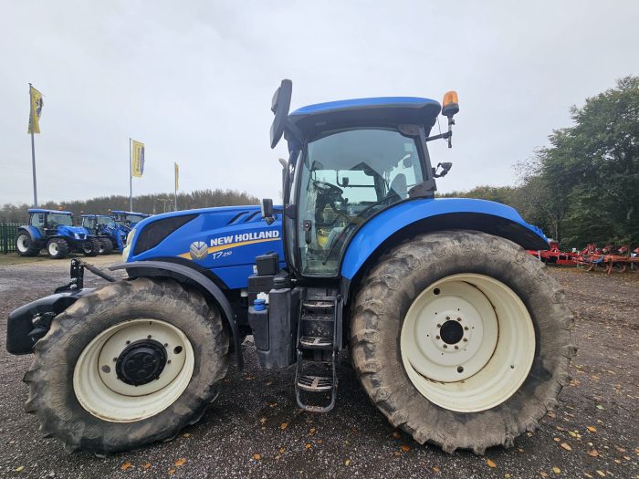 NEW HOLLAND T7.210 PC SW TRACTOR