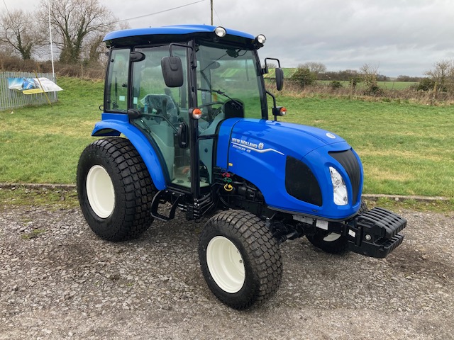 NEW HOLLAND BOOMER 45 CAB COMPACT TRACTOR