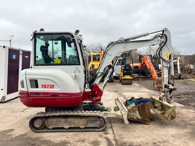 TAKEUCHI TB 230