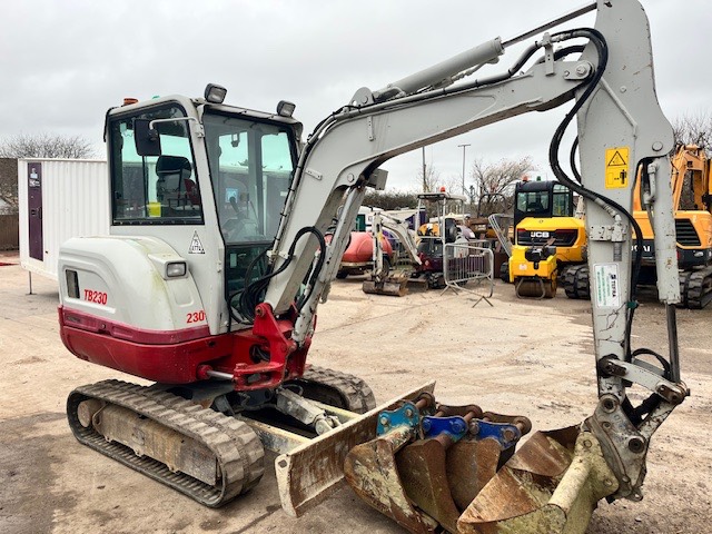 TAKEUCHI TB 230