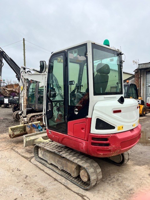 TAKEUCHI TB 230