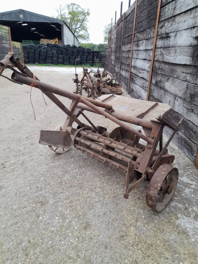Muck spreader