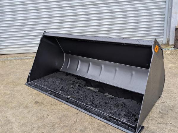 NEW QUICKE 1.9 METRE BUCKET EURO BRACKETS