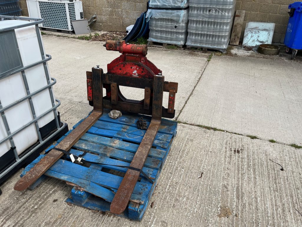 Forklift Rotator and Pallet Tines