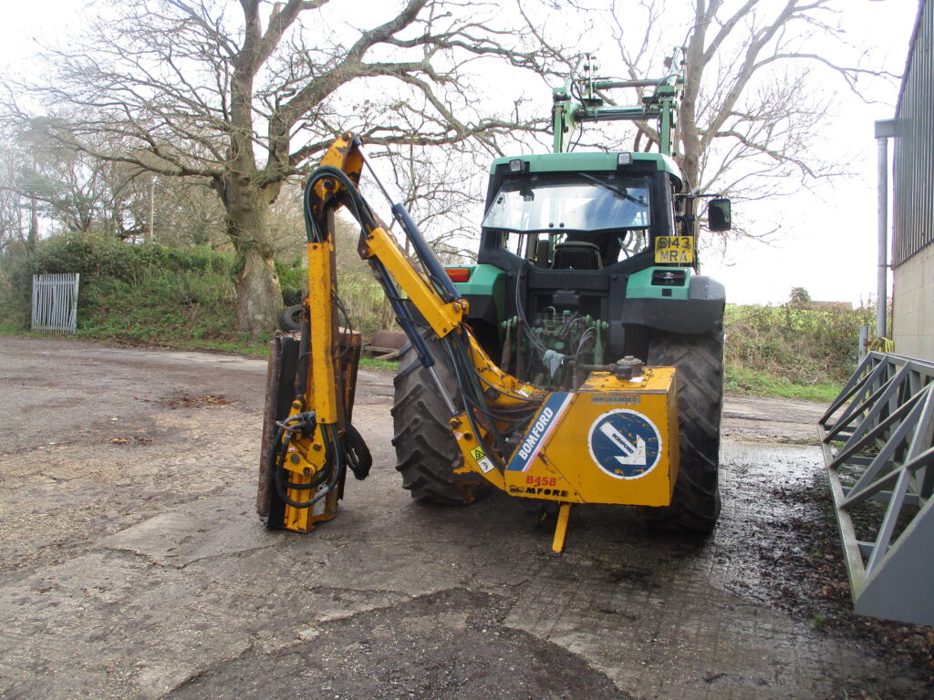 HEDGE CUTTER