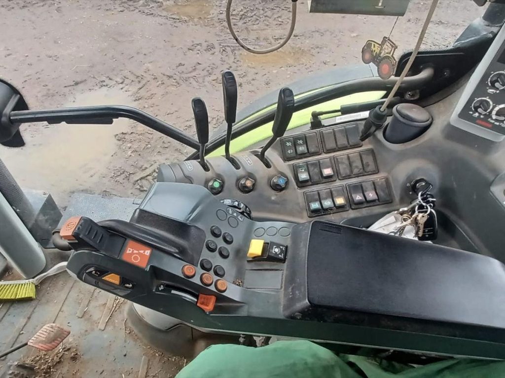 CLAAS ARION 620