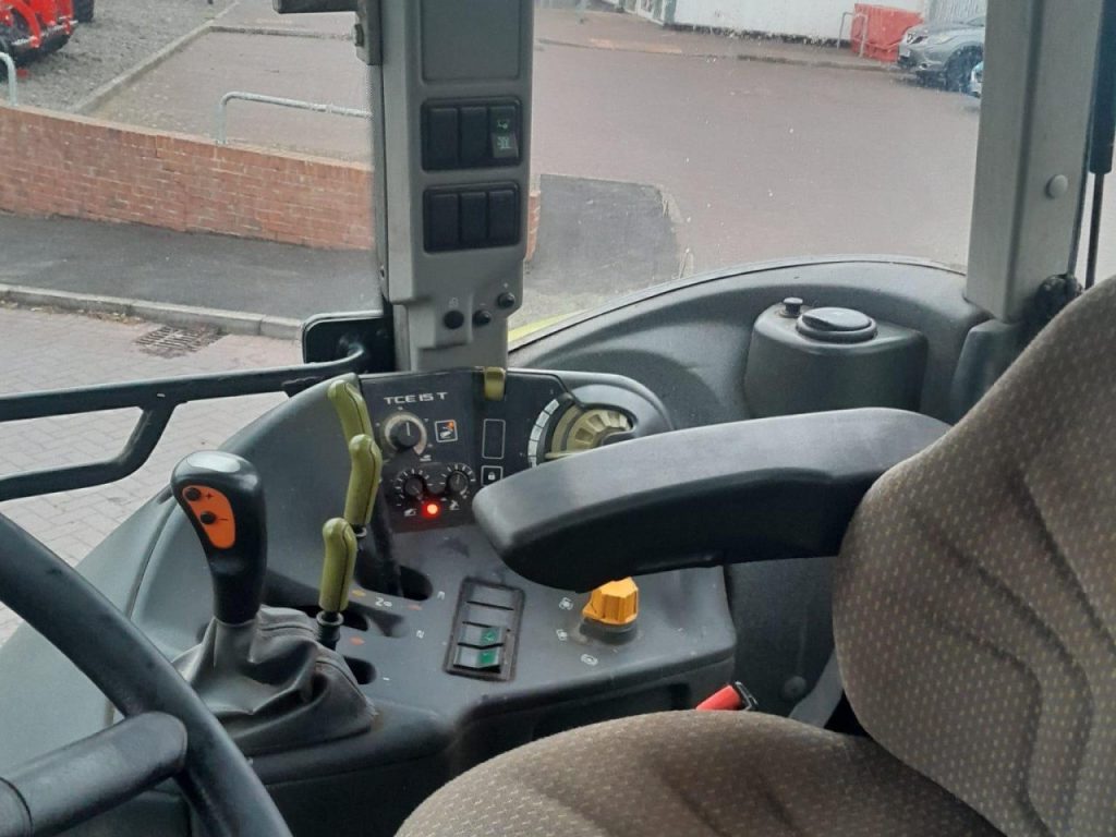 CLAAS ARION 620