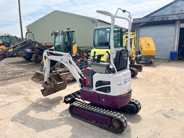 TAKEUCHI TB 210