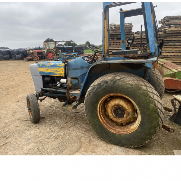 Ford 3100 Tractor ~failed project PLUS VAT £1350.00