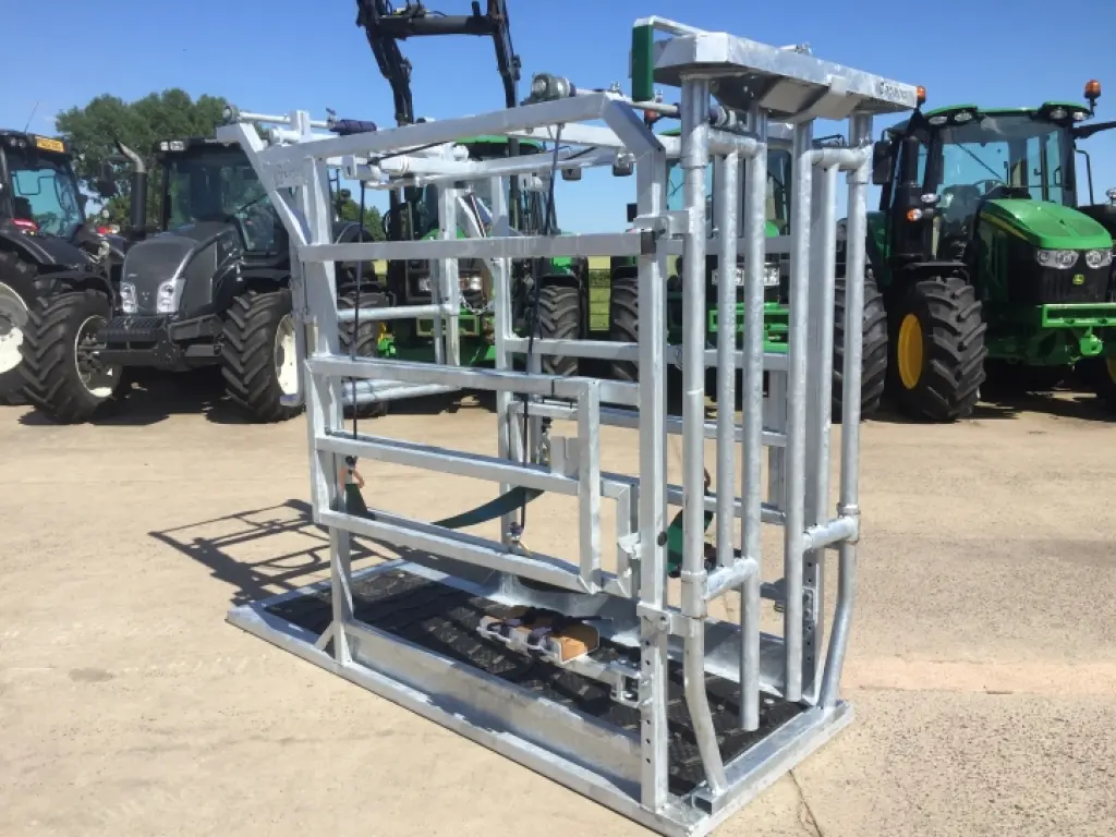 Condon Engineering hoof paring crate, NEW