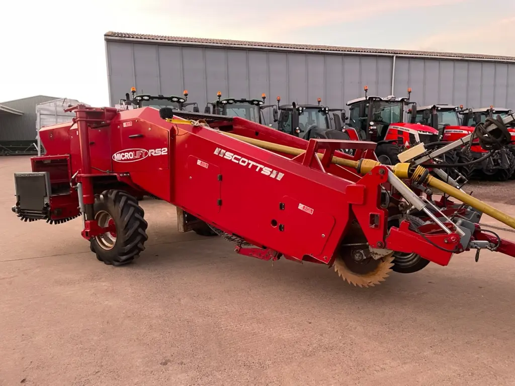 Scotts Micro Lift RS2 potato windrower, 2010