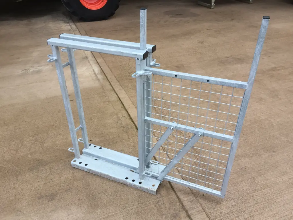 Condon Engineering tilt and slide sheep race gate, NEW