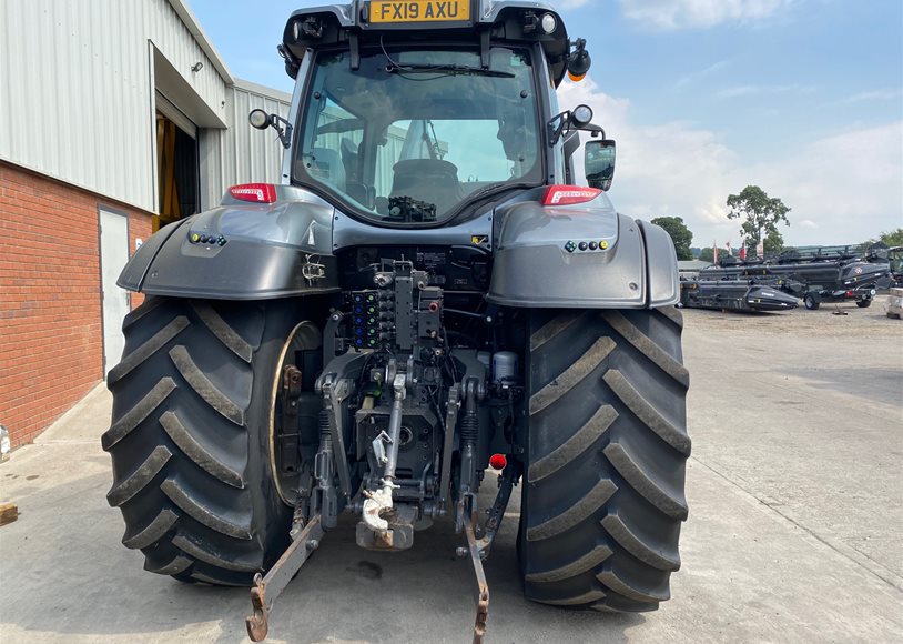 Valtra T214V ST Tractor