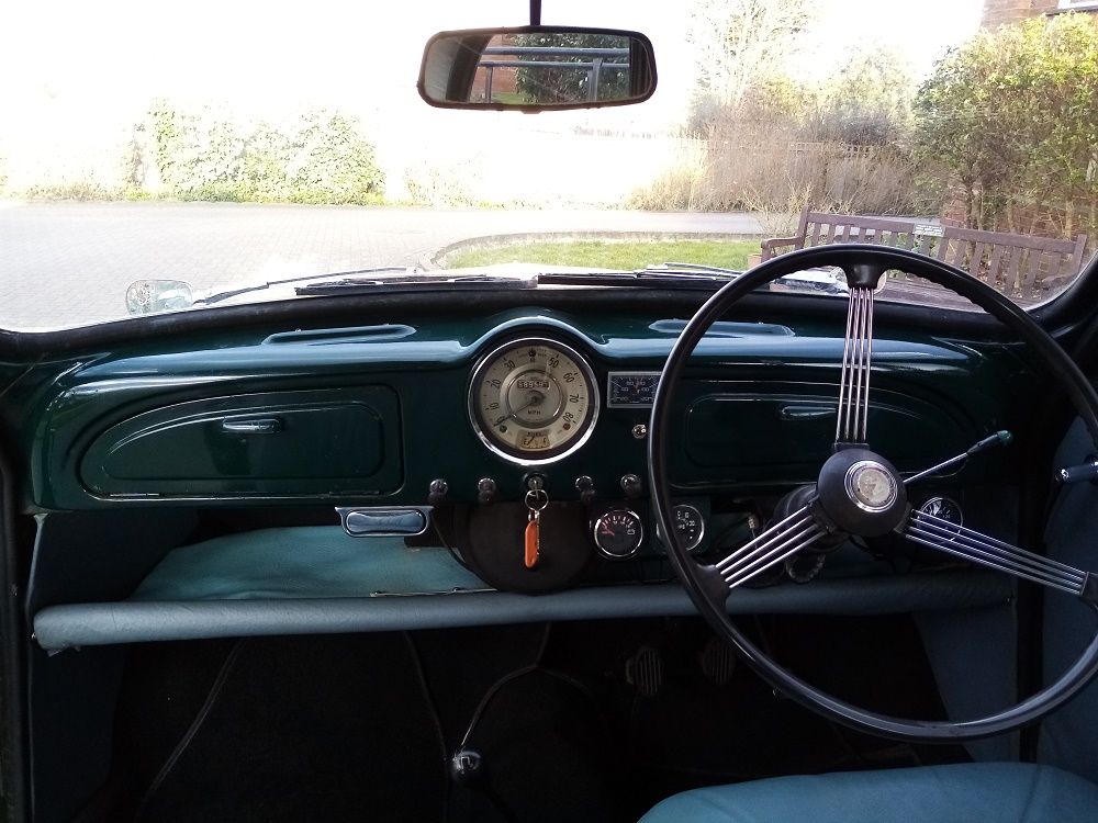 Morris Minor 1000 2 Door Saloon