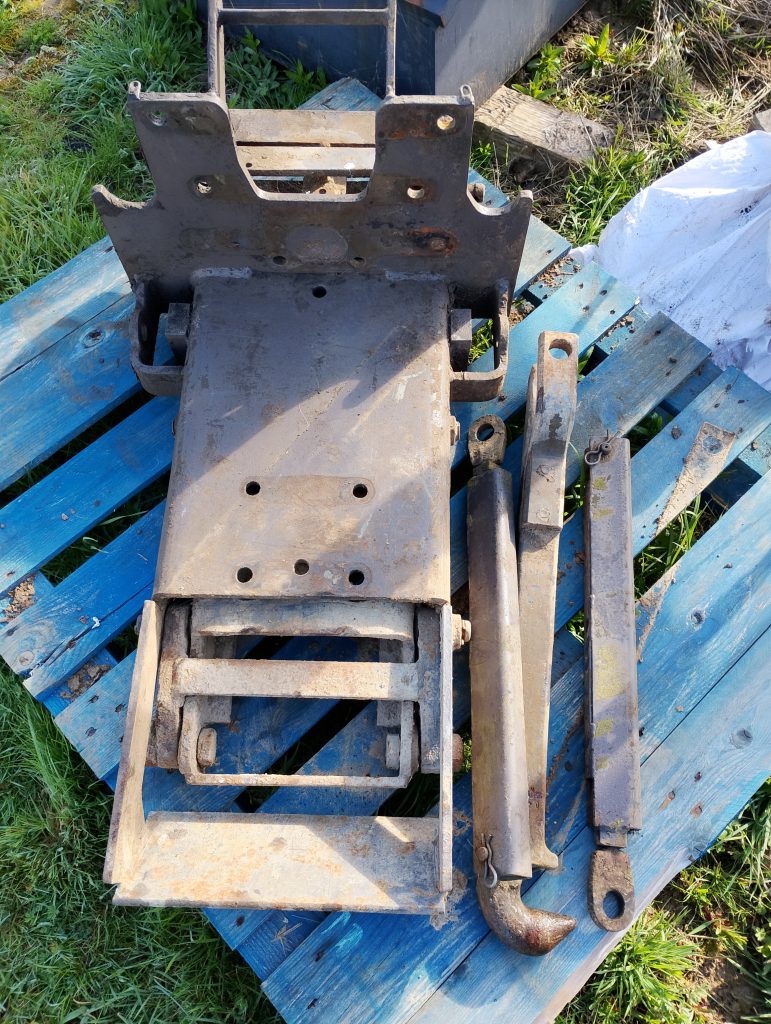 Pick up hitch for a Massey Ferguson 3080