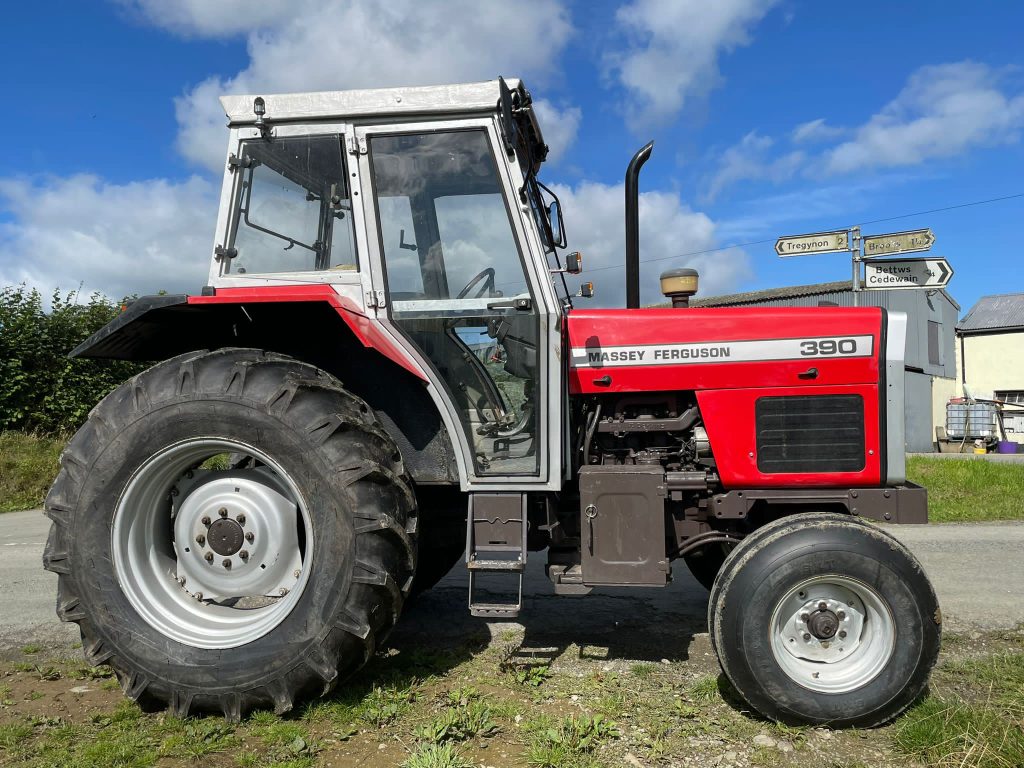 Massey Ferguson 390