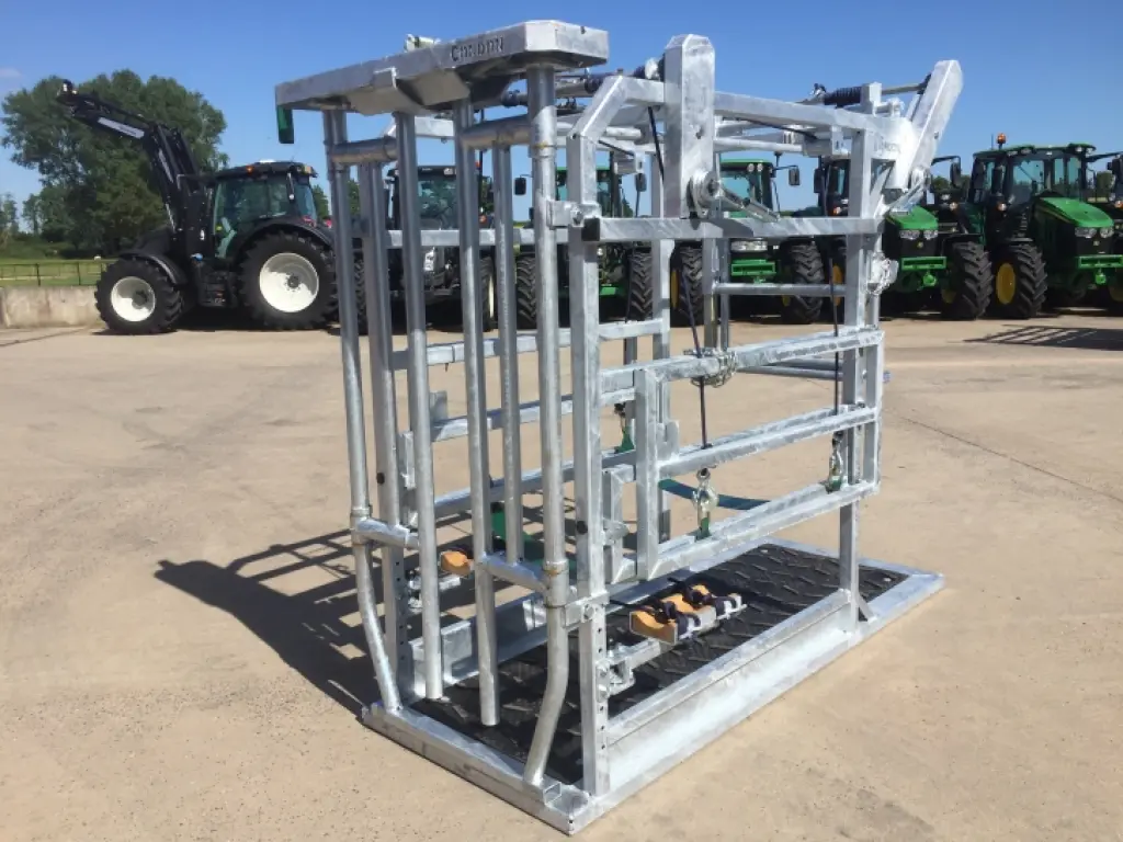 Condon Engineering hoof paring crate, NEW