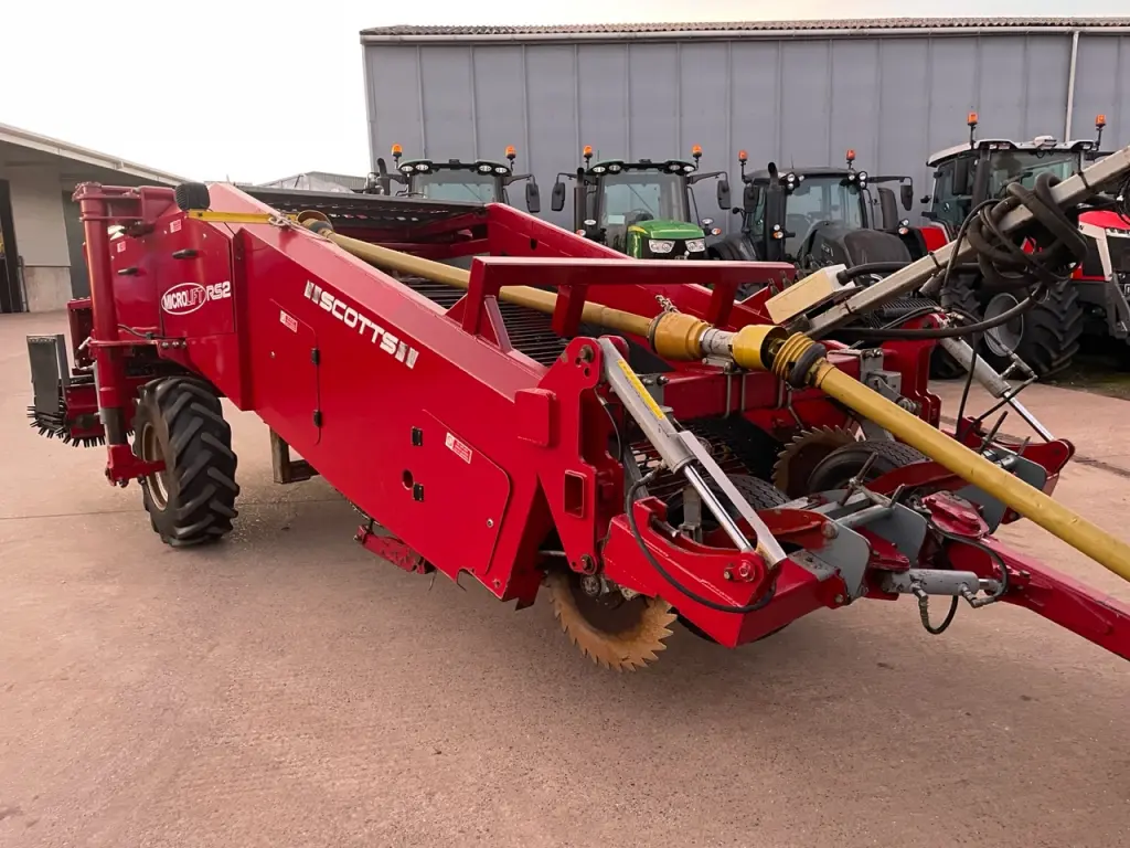 Scotts Micro Lift RS2 potato windrower, 2010