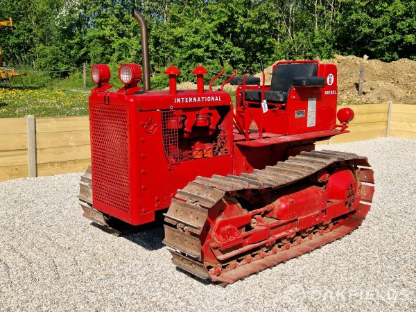 International BTD8 series 82 tracked crawler