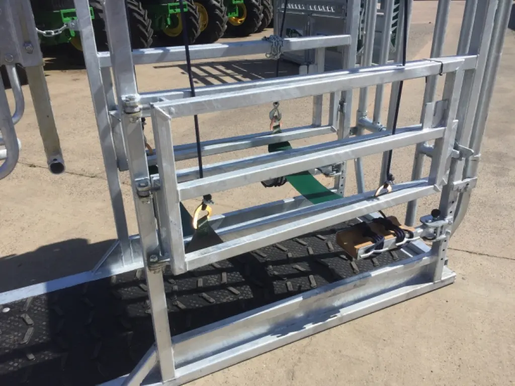 Condon Engineering hoof paring crate, NEW