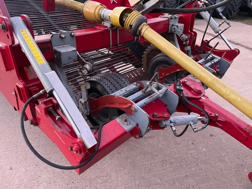 Scotts Micro Lift RS2 potato windrower, 2010