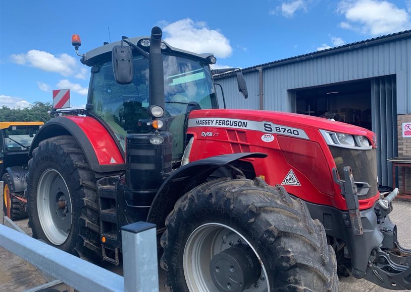 Massey Ferguson 8740SEXDV Tractor