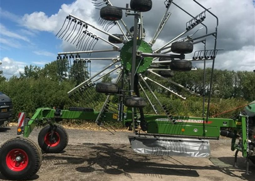 Fendt 8055 PRO Rake